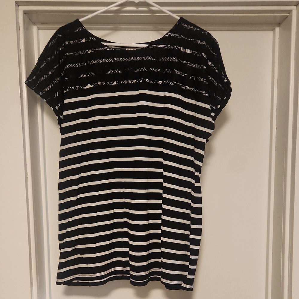 Faded Glory Black and White Boxy Short Sleeve Tee